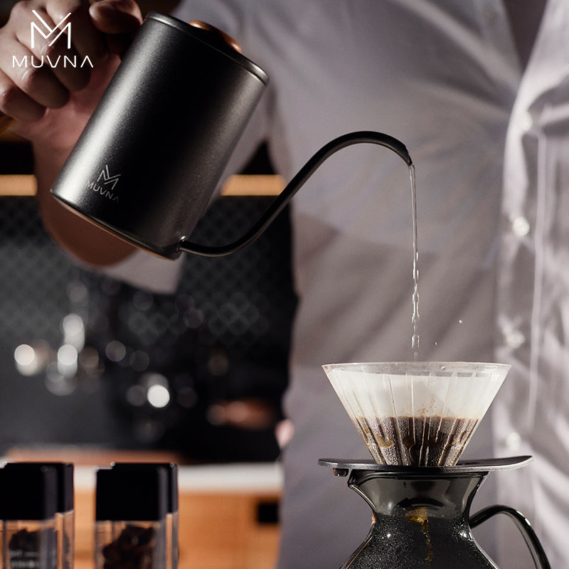 إبريق MUVNA – أسود مطفي